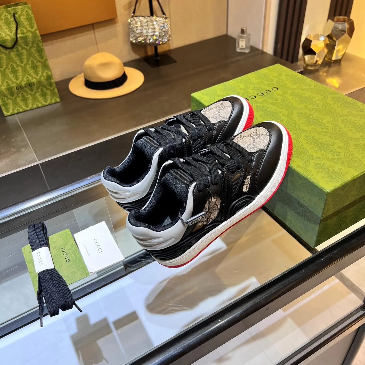 👟👟Ex-factory price 600👟👟 Men's size +10 high version, the top version of 2022 Gucci low-top sneakers! The new colors are reproduced one to one. New style for early spring, creating a perfect style💣💣💣street style🔥🔥🔥cool and trendy C-level fashionable outfit with a retro and futuristic feel🌹🌹🌹classic boot shape + British color-blocking design, super eye-catching. Various leather splicing, original reverse mold last type, imported high-end knitting needles showing exquisite texture! Open mold to customize high-density TPU outsole. 15 colors come out first. Size: Female 35-41 Male 39-46